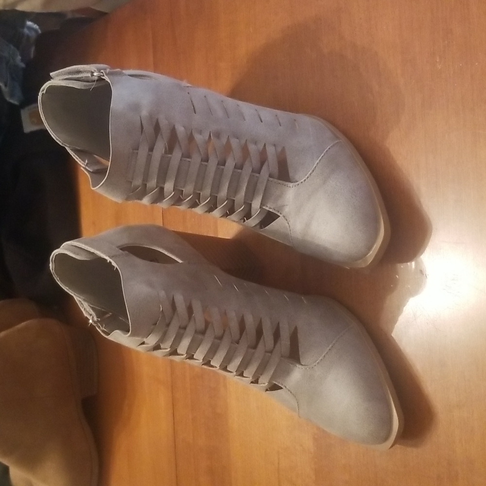 Ladies Qupid grey booties 5 1/2